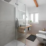 House Noe- With Hot Tub *