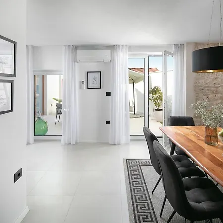 Villa House Noe- With Hot Tub