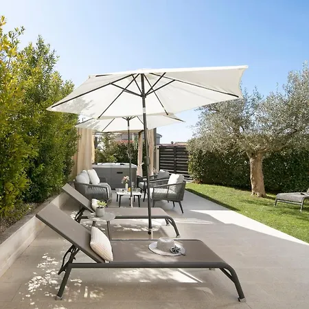 House Noe- With Hot Tub Bale