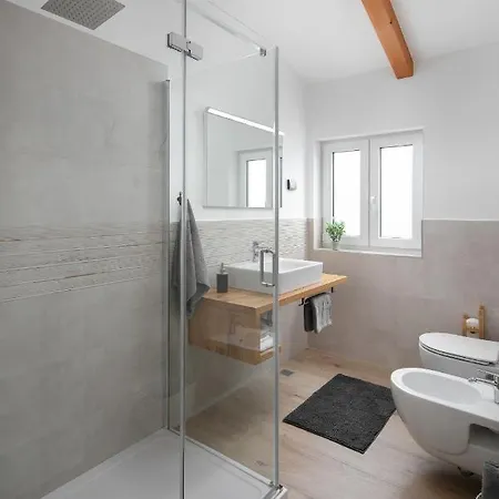 House Noe- With Hot Tub *