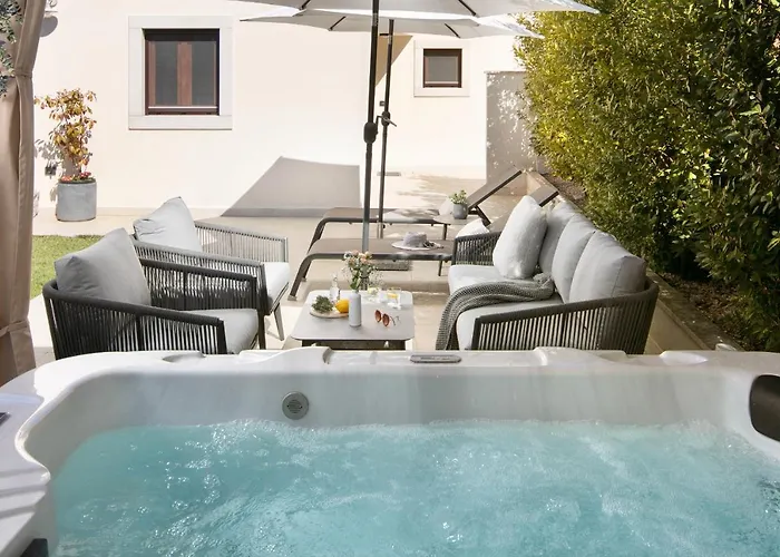House Noe- With Hot Tub Villa