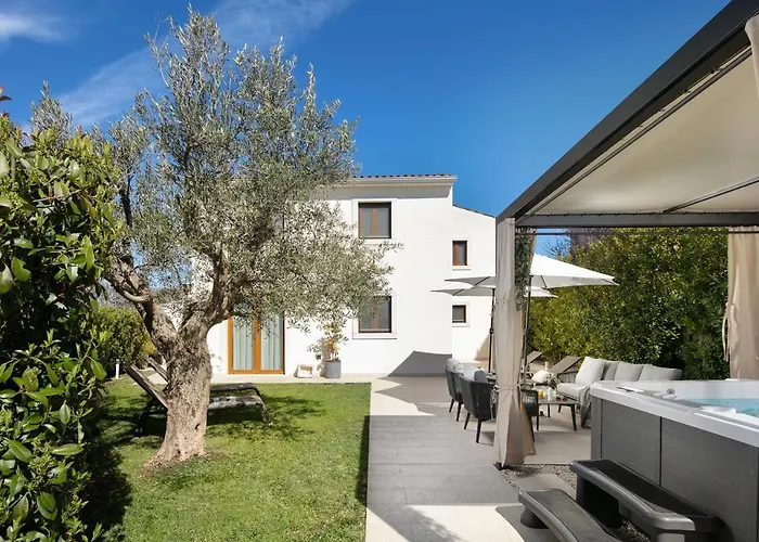 House Noe- With Hot Tub 빌라 발