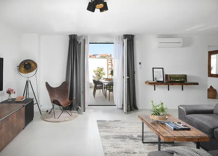 House Noe- With Hot Tub 빌라 *