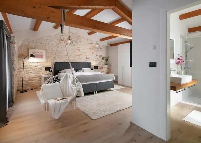 House Noe- With Hot Tub *